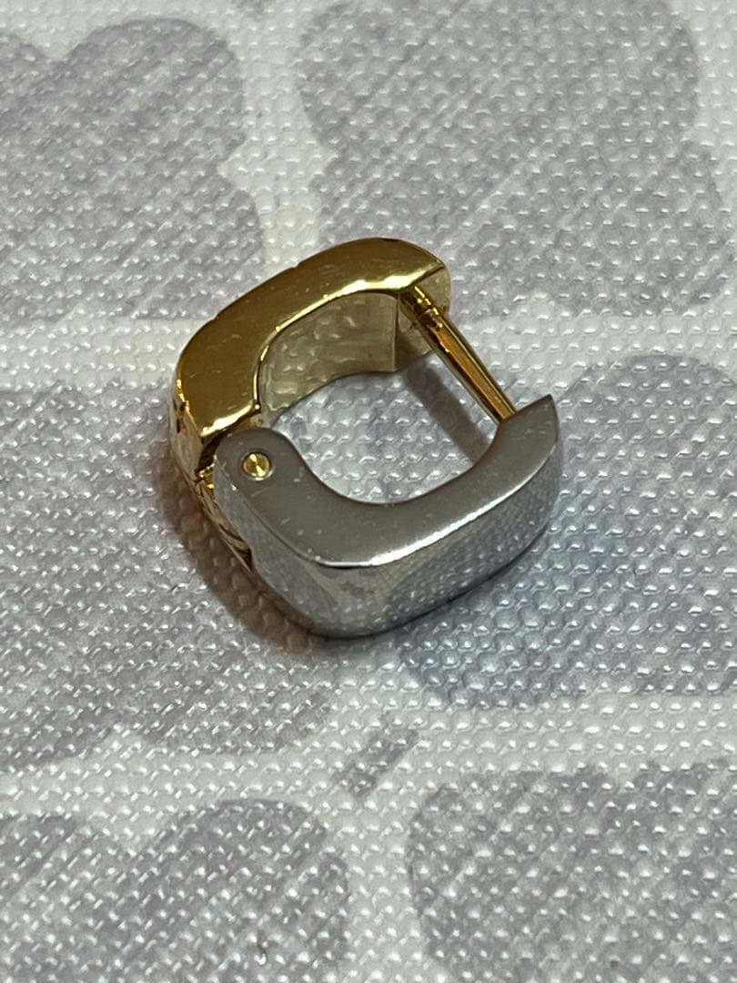 美品　LOUIS VUITTON ブックドレイユ・ナノグラム ピアス 片方