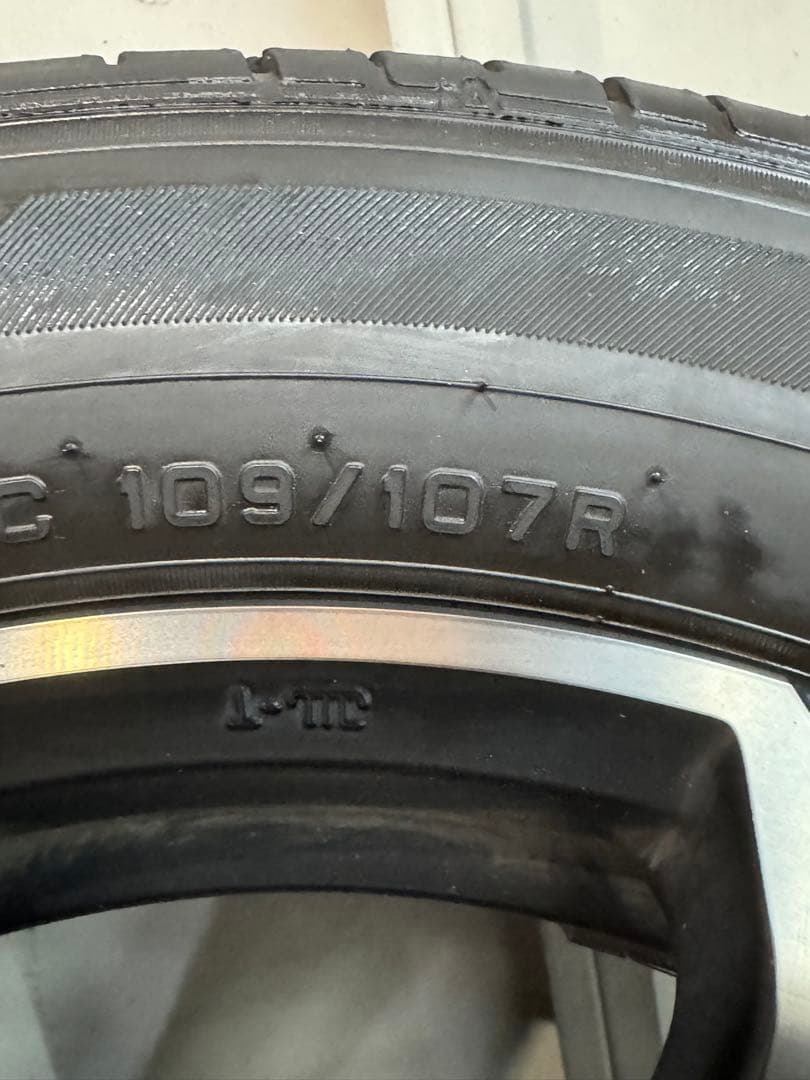 バルベロ　ハイエース　 17インチ ホイールセット ナスカー