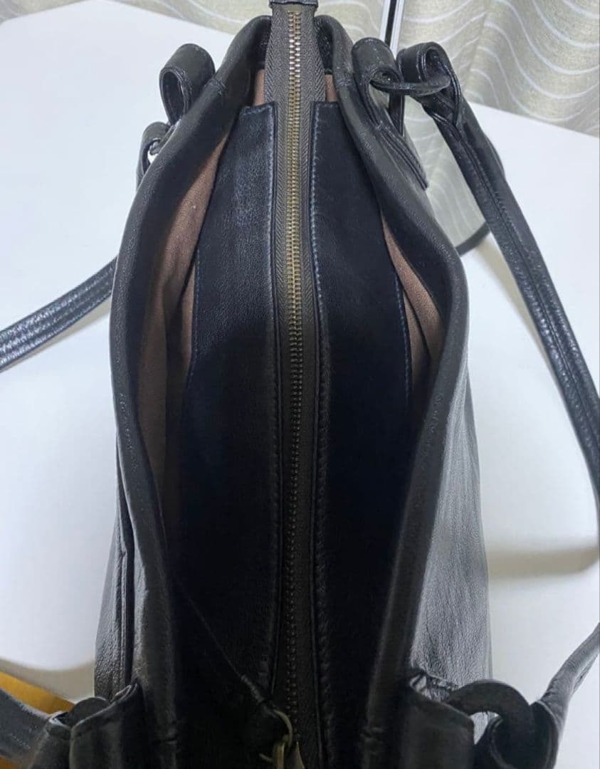 genten　黒いレザーハンドバッグ