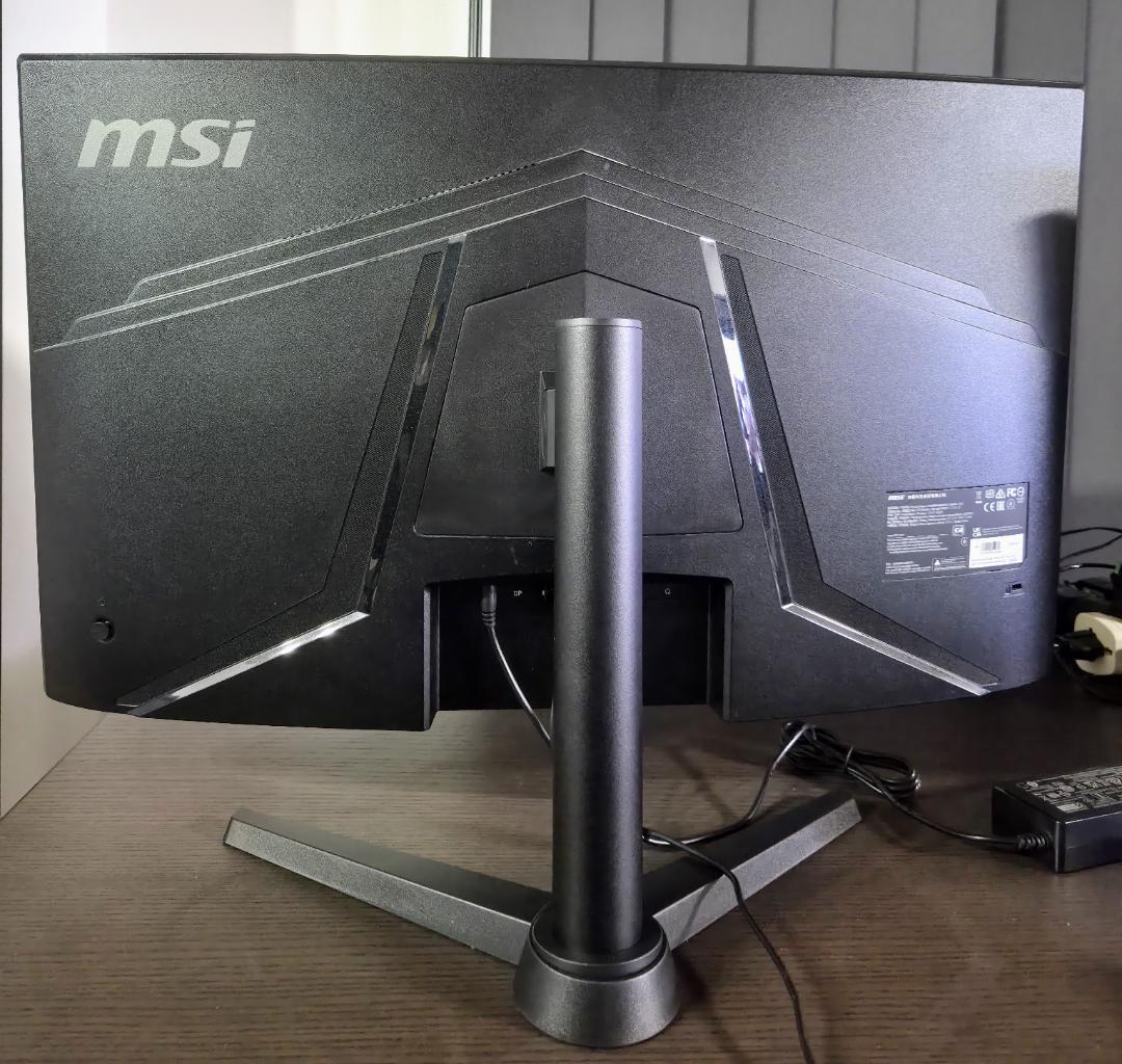 MSI 27インチ曲面フルHDディスプレイ