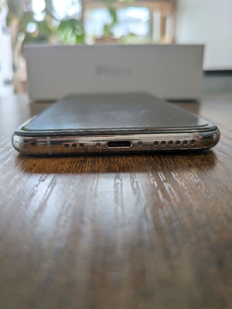 Apple:iPhone Xs 256GB シルバ- SIMフリ- 73%