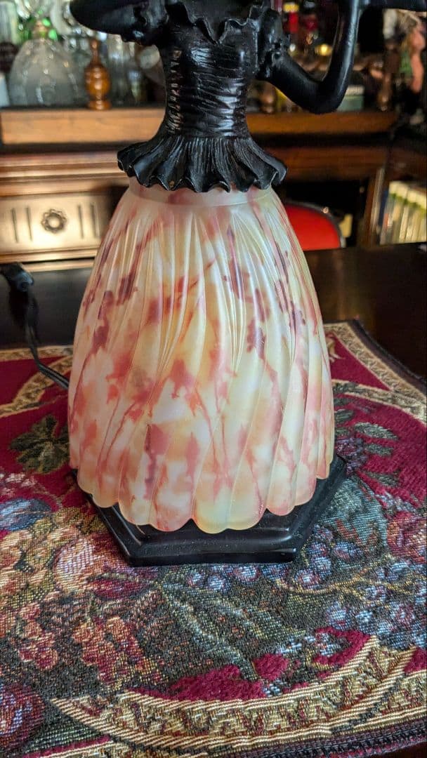 ブロンズ像＋ペンダントライトのスタンド　バイオリンを弾く少女