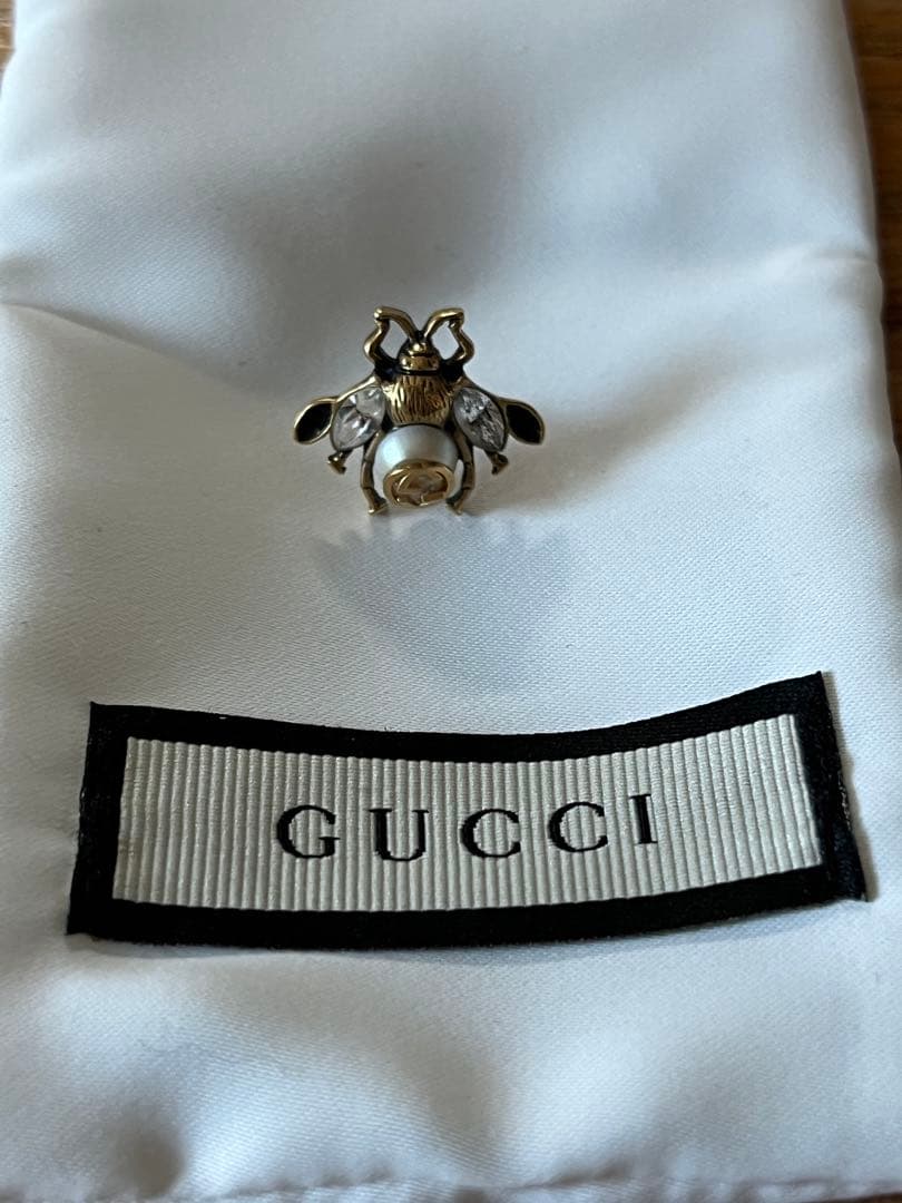 GUCCI クリスタル付きビー(ハチ)ピアス 片耳　bee 難あり　箱あり