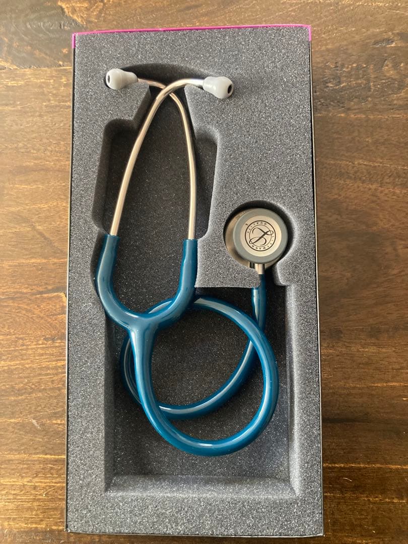 Littmann Classic III 聴診器、ケース付き。