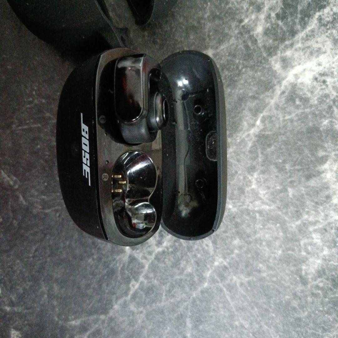 BOSEイヤホン　左耳　充電器　ケース