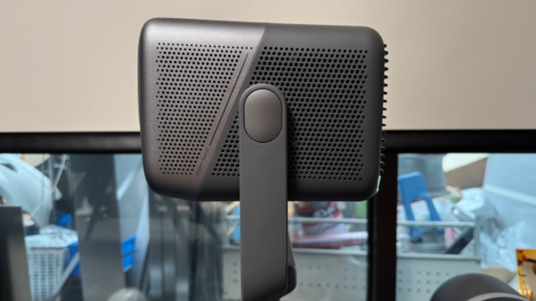 JMGO N1S Ultra 4K. 専用スタンド付き