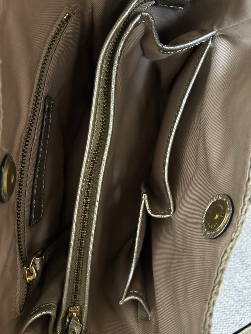 ヴィオラドーロ　VIOLA D'ORO かごバッグ ベージュ タッセル付き