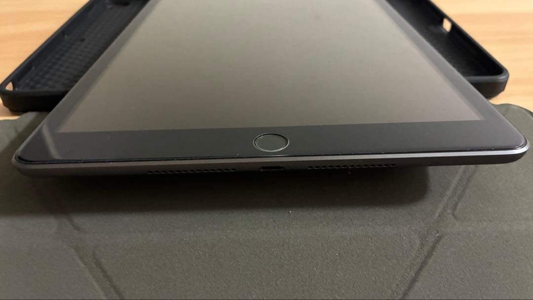 iPad 第九世代　グレー