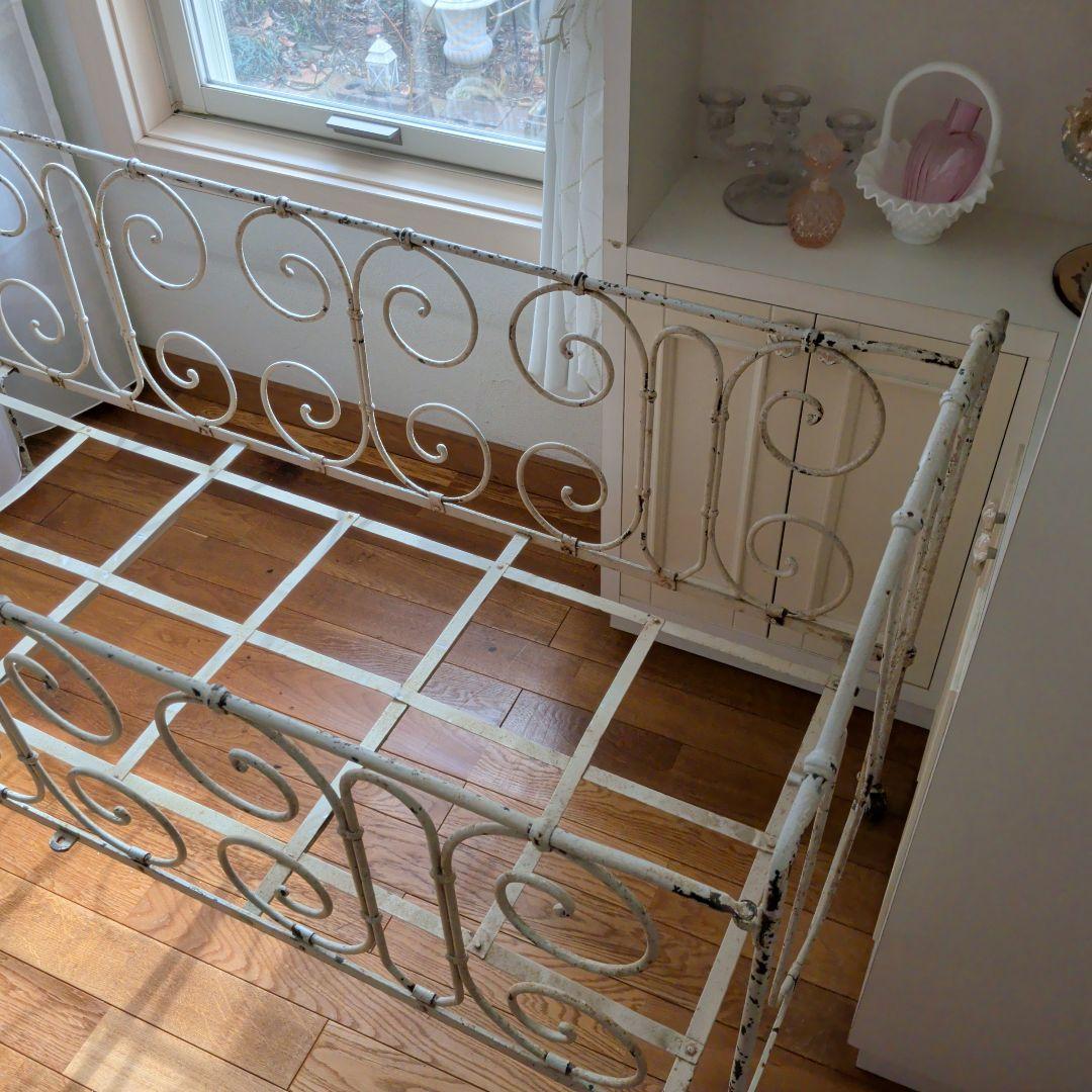 フレンチアンティーク　アイアンベビーベット　ホワイト