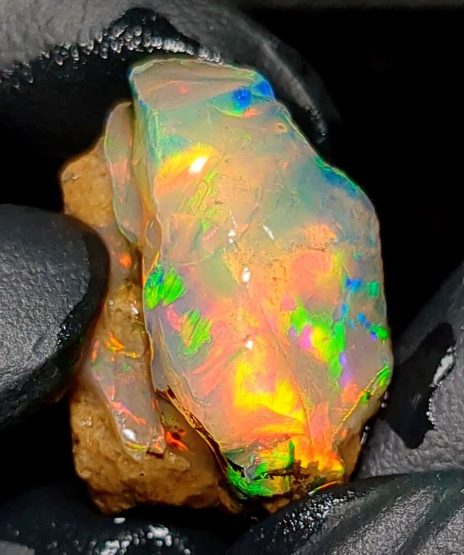 【20ct】エチオピア　オパール　原石　天然石　鉱物　標本　虹　ハニカムオパール