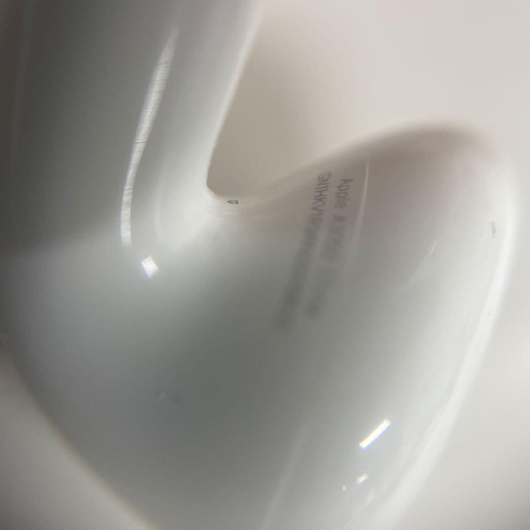 AirPods4本体 ホワイト iFace製カラビナ付き