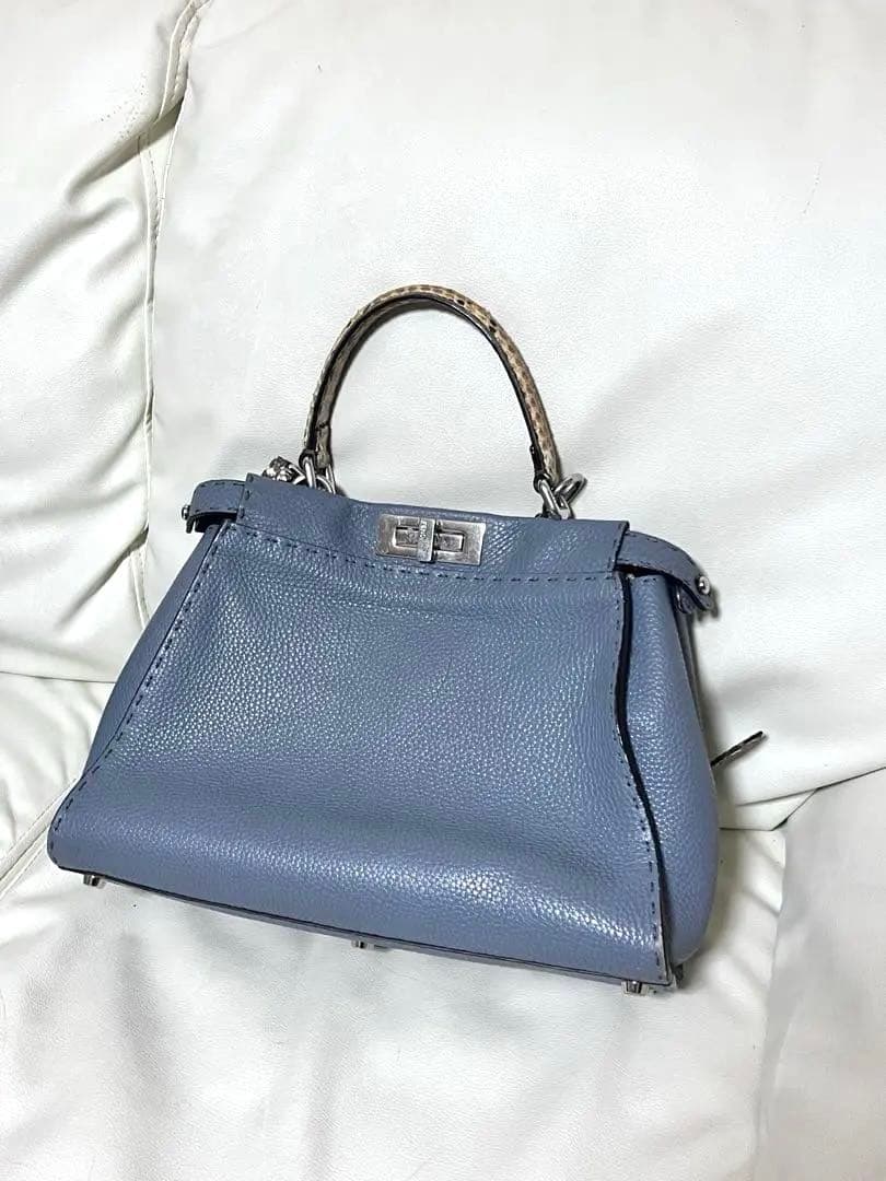 あ*ん様 FENDI セレリア ピーカブー レギュラー ブルー ショルダーバッグ