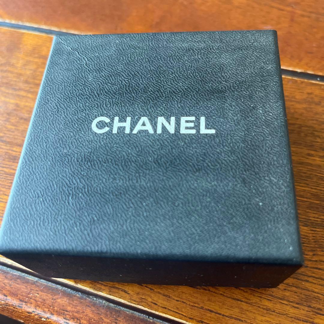 CHANEL ブローチ ビンテージ　シルバーカラー ココマーク ラウンド