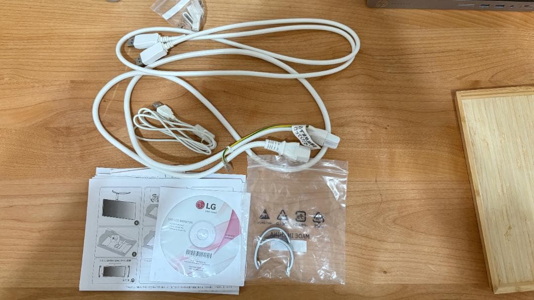 【廃盤希少】LG 3840x2160 ホワイトモニター 本体