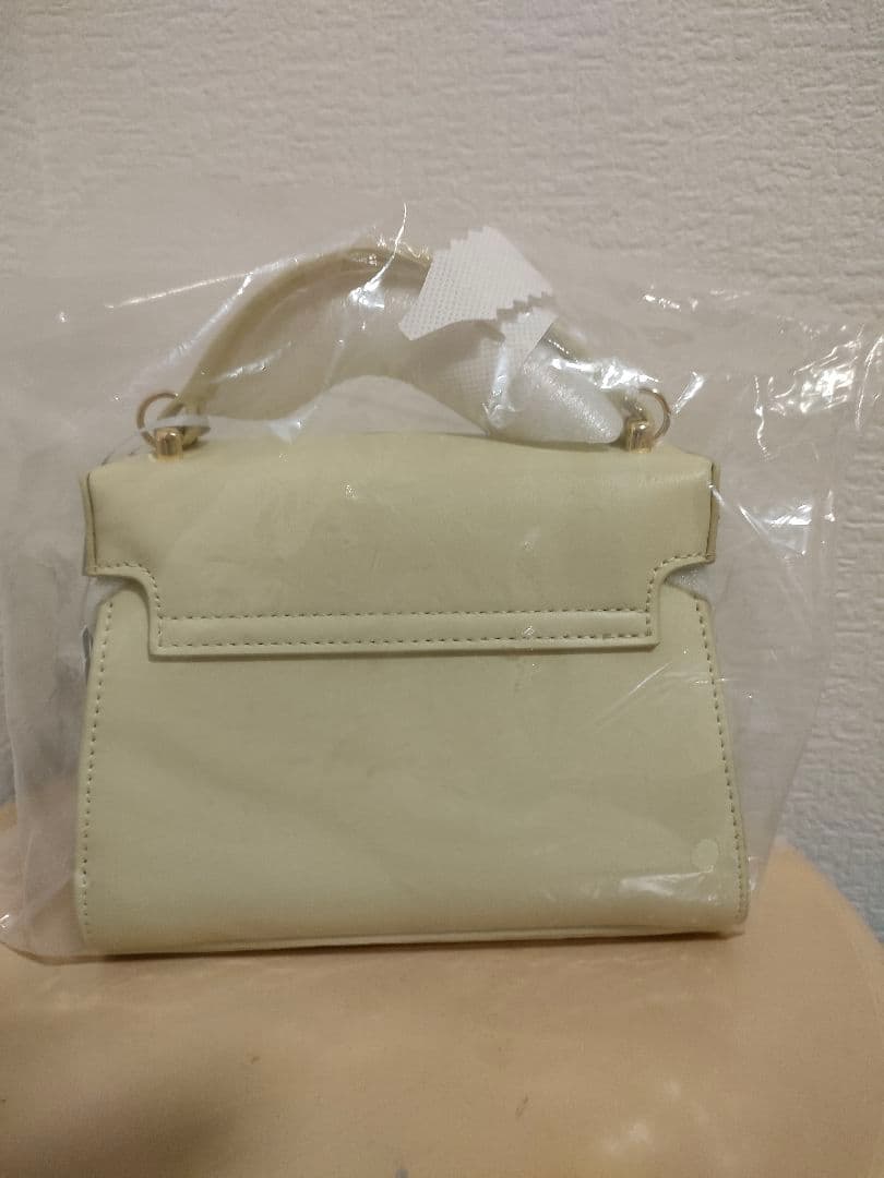 【新品未使用】セルフォード　リュタンビジュースタッズポシェット　イエロー