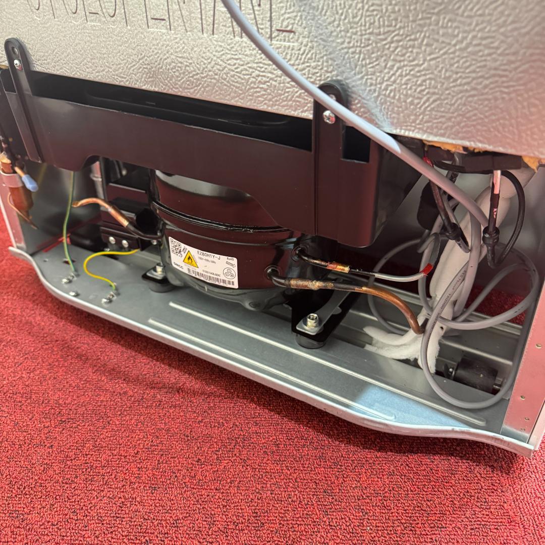 東京23区送料無料　超美品ハイセンス3ドア冷蔵庫 　282L　2020年製