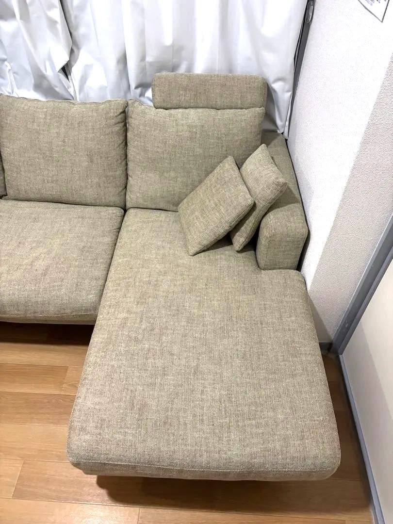 【値下げしました】ベージュ L字型ソファ 付属クッション付き　LOWYA