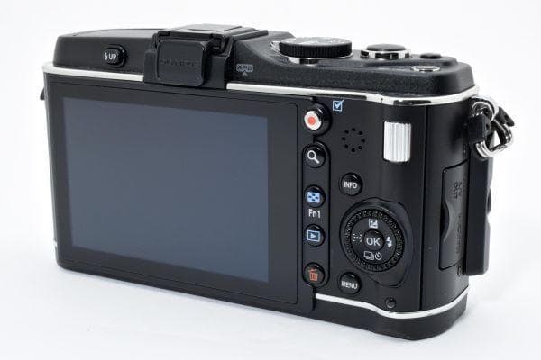 オリンパス OLYMPUS PEN E-P3 ボディ　《ショット数3986回》