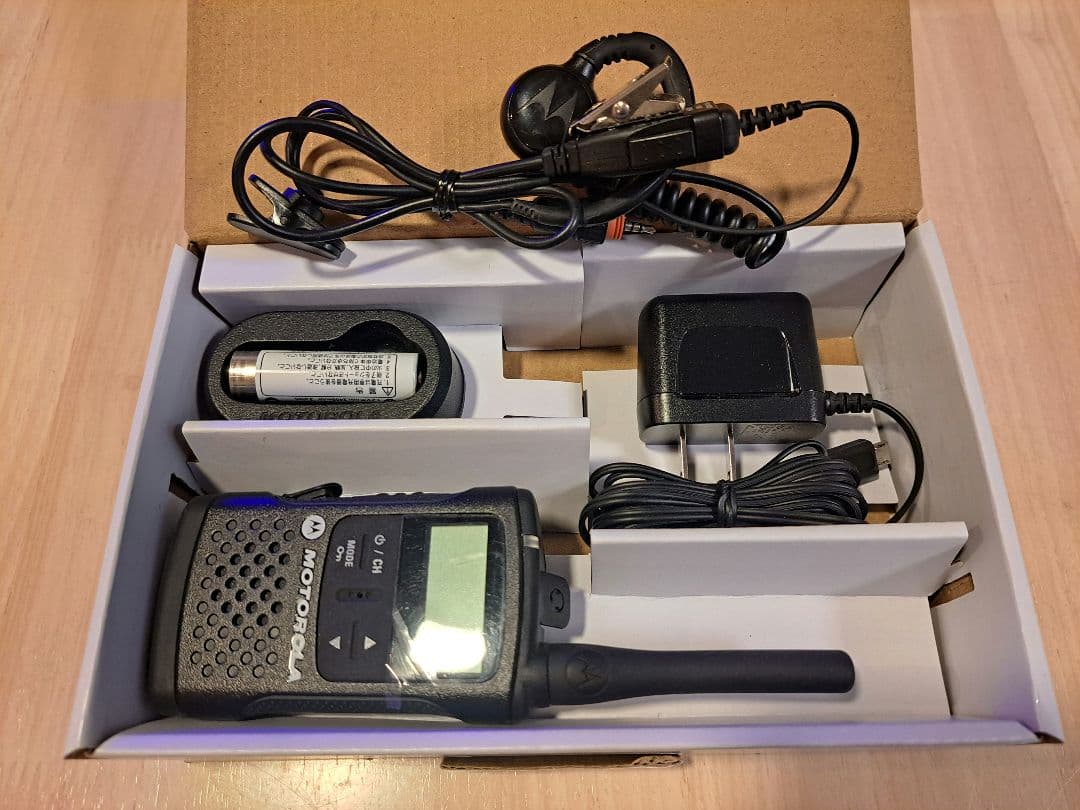 【みくさん専用】モトローラ　CL08 イヤホン・充電器付き フルセット 9こ