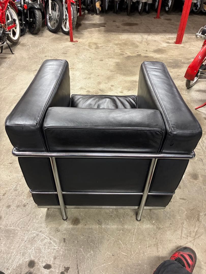 ル・コルビジエLC2の正規品です‼️①一人掛けソファ‼️