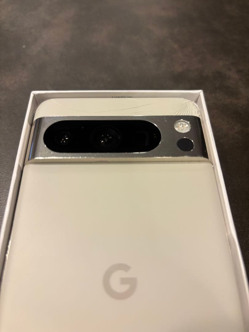 Google Pixel 8 Pro ホワイト本体　ポーチセット