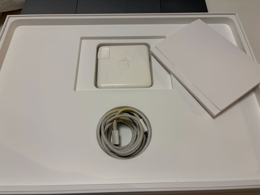 MacBook Pro 2018 15.4インチ　スペースグレイ