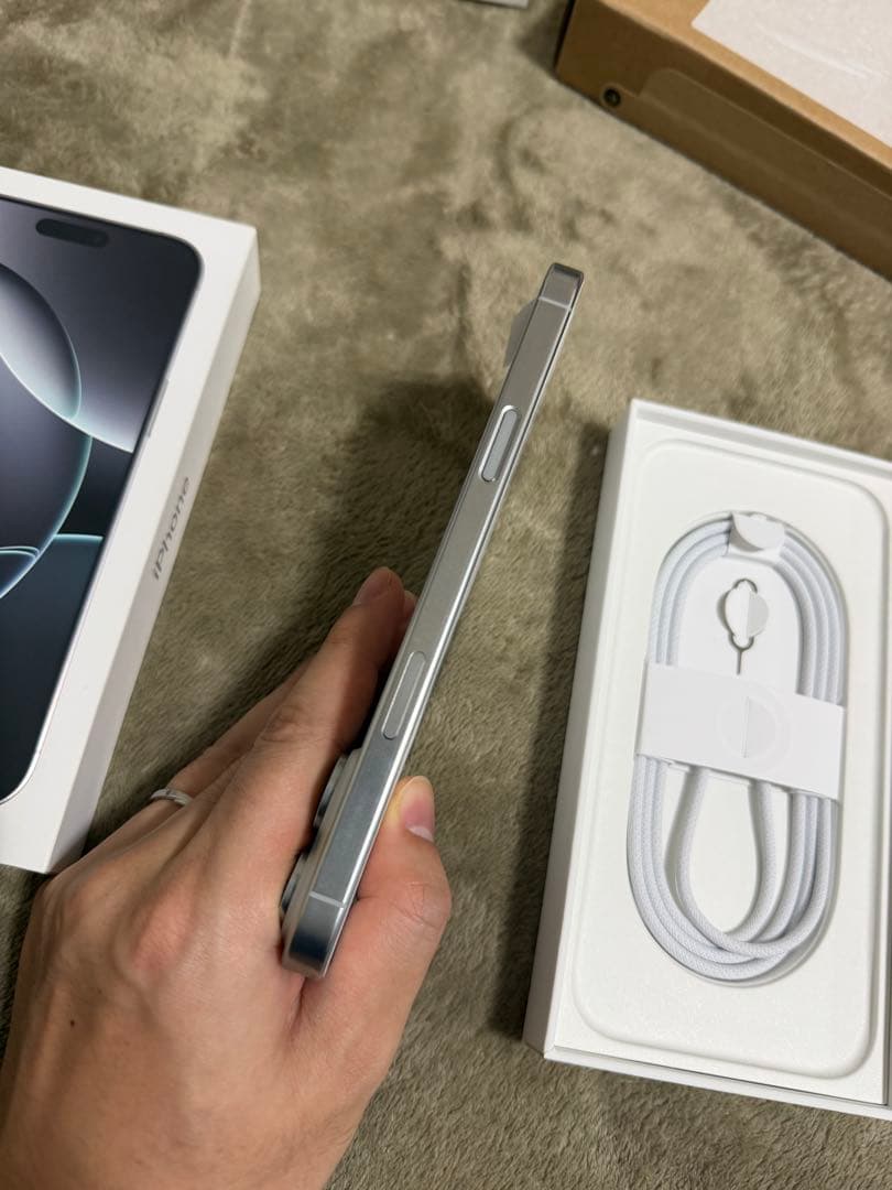 iPhone 16 promax 256GB ホワイトチタニウム 100%