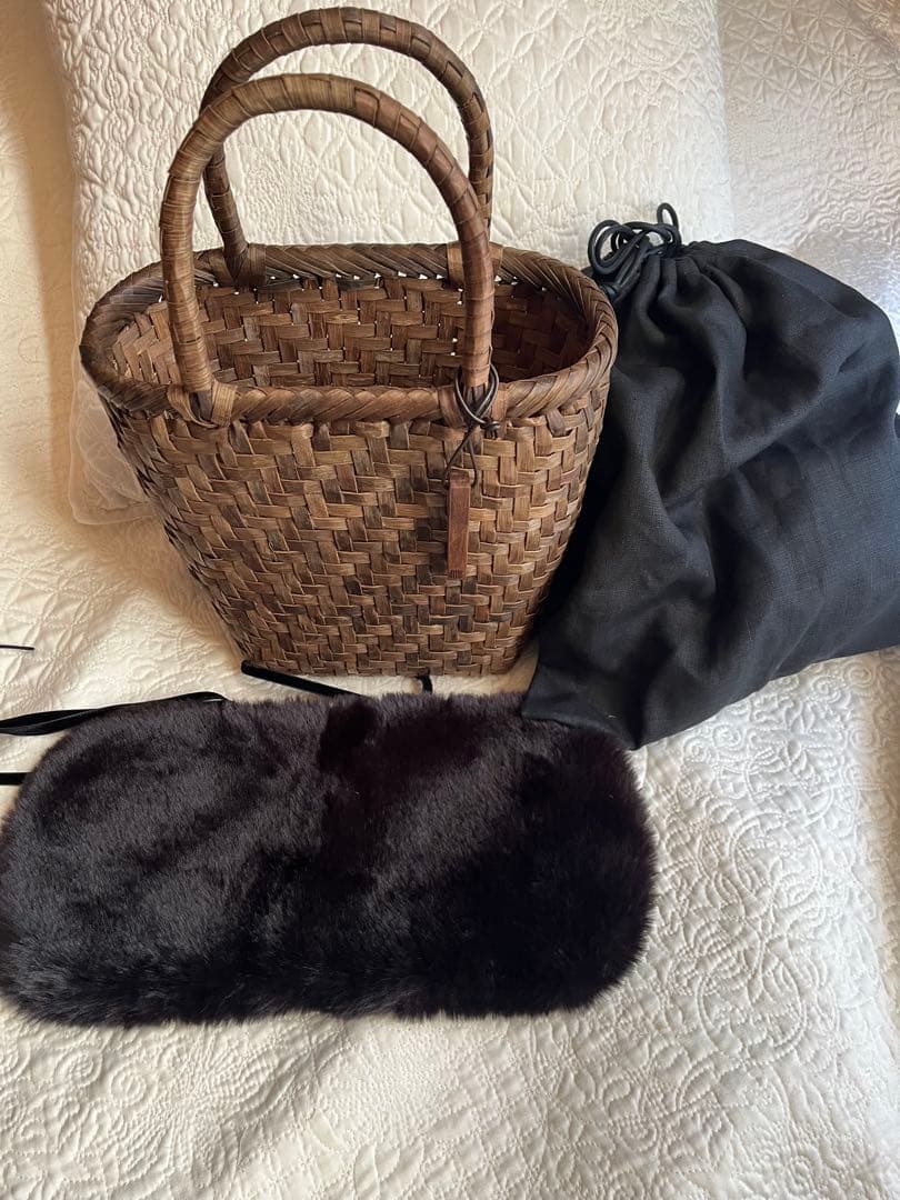かごや　未使用　冬用　フェイクファー蓋付きくるみ籠　網代編み　　リネン巾着袋付き