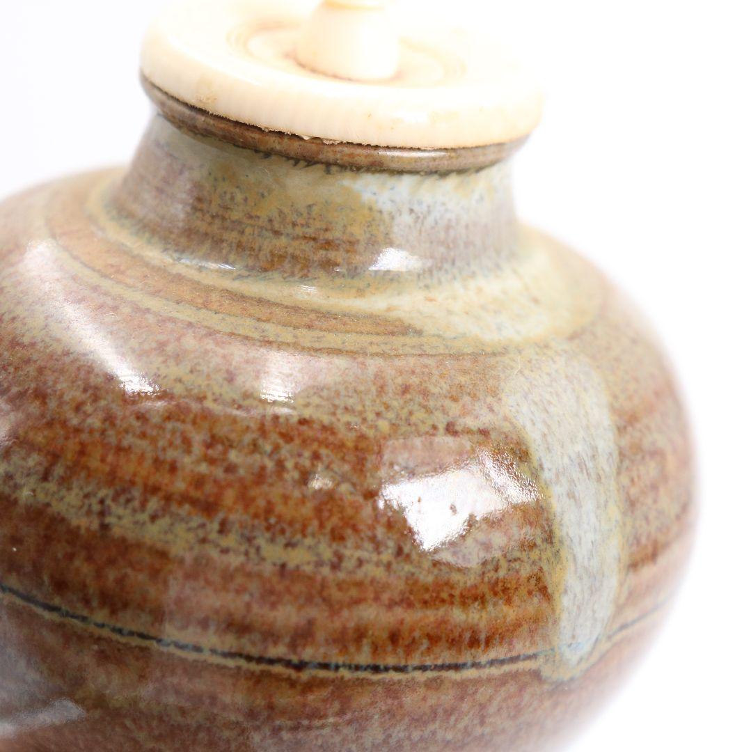 十三代八仙妻 高取喜恵作 高取焼 丸壷茶入 大阪蜀紅錦仕覆 濃茶　V982