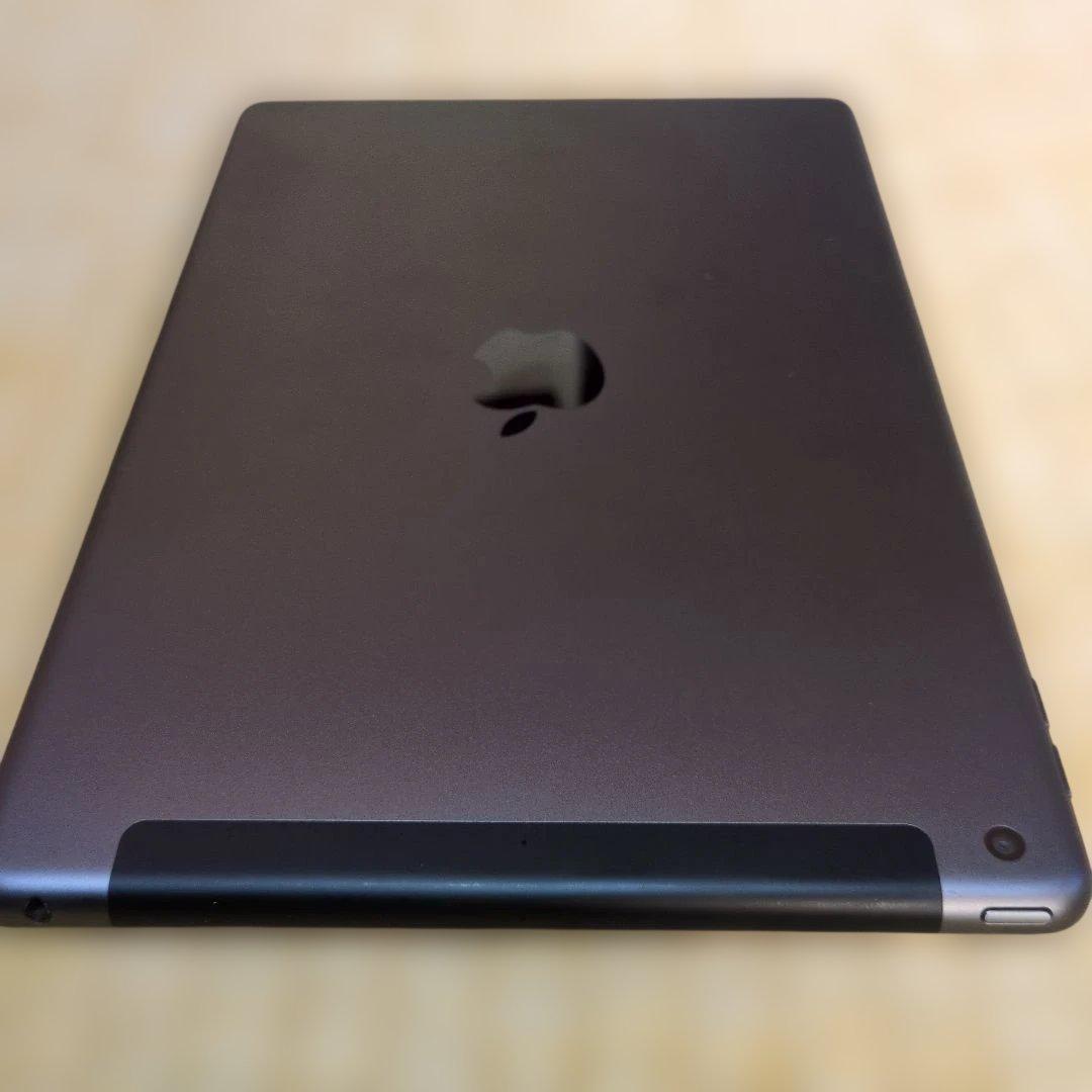Apple iPad (第7世代)スペースグレイ 32GB セルラーdocomo