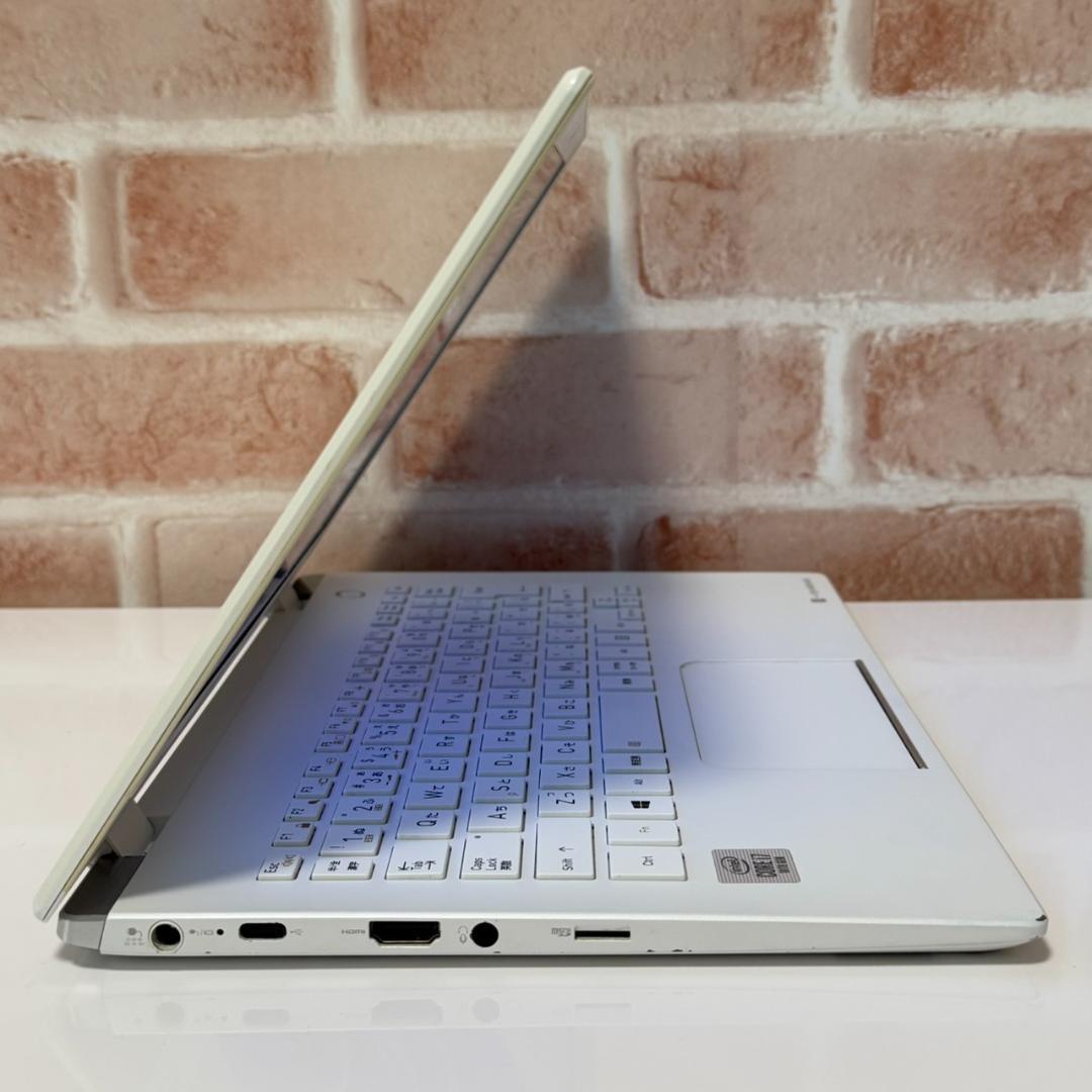 ★第10世代i7★ 超軽量766g メモリ16GB dynabook F68