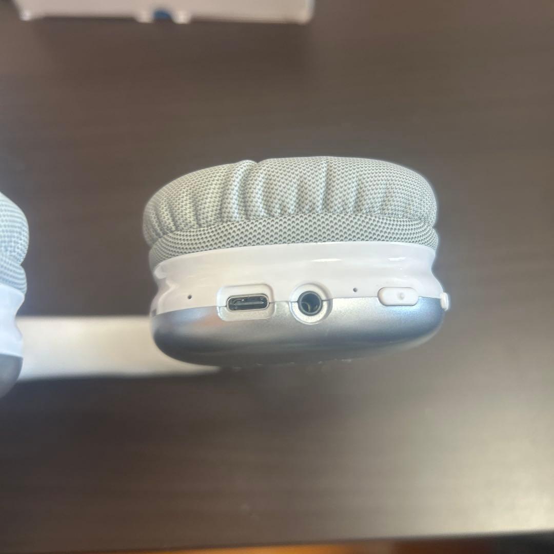 ワイヤレスヘッドホン シルバー