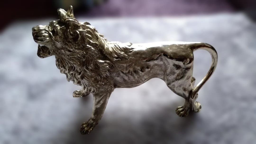 シルバーライオン置物