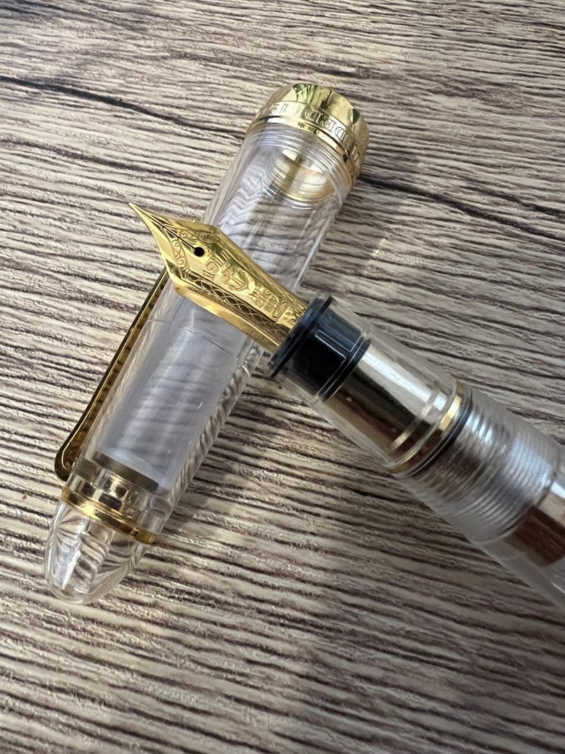 セーラー　プロフィット21 透明軸　HーFニブ