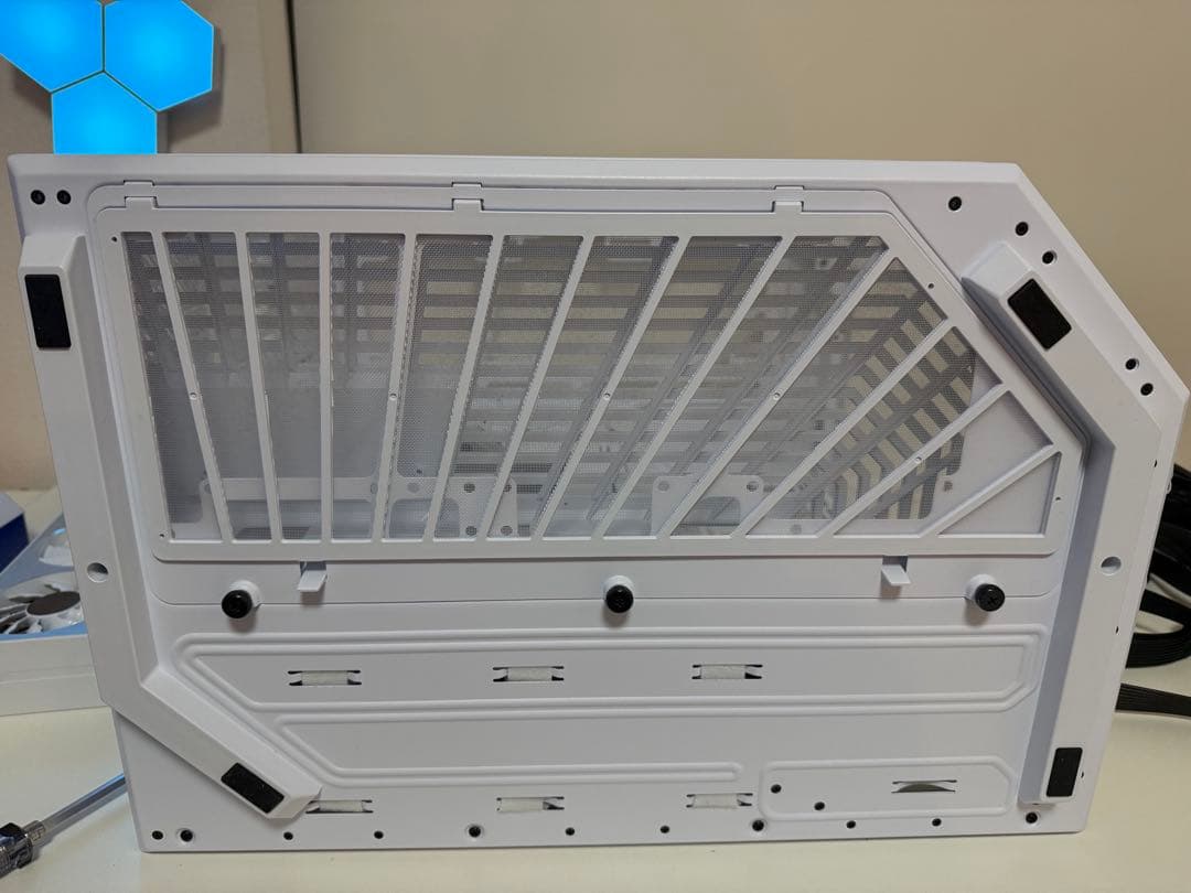 HYTE Y70 ホワイト PCケース