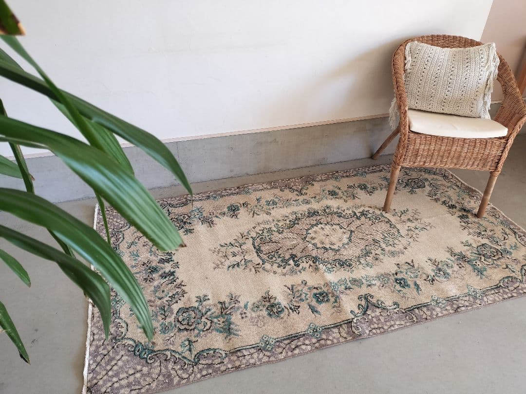 クリームベージュとパープル味グレー　トルコラグ　石田ゆり子さんNo.712