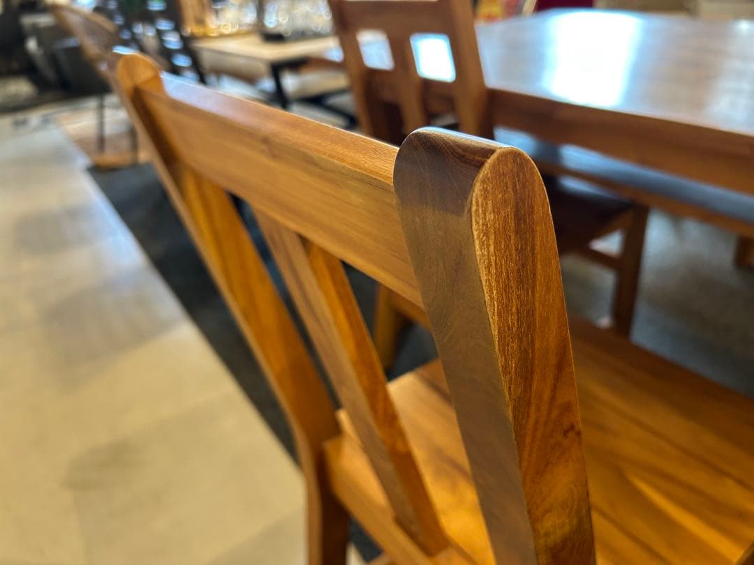 ウニコUNICO 木製ダイニングチェア①