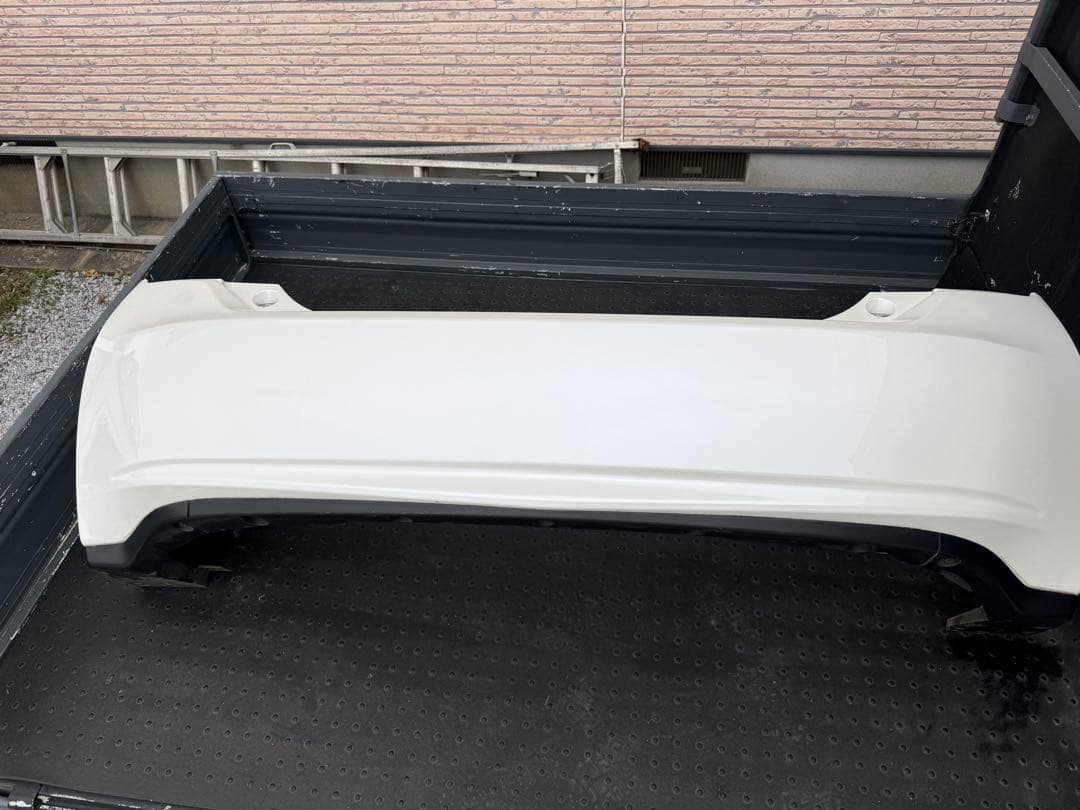 トヨタ　プリウス 30 純正リアバンパー　パールホワイト　中古品