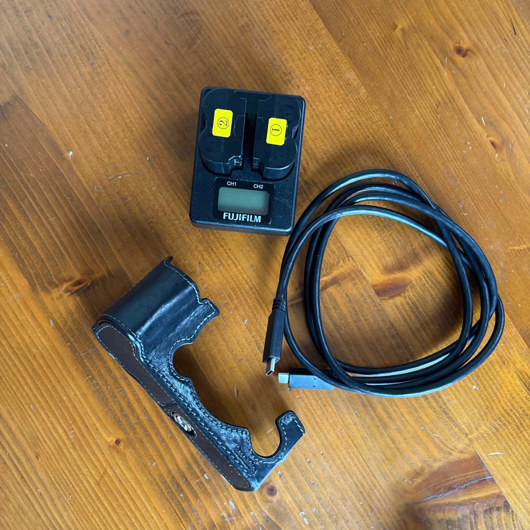 Fujifilm X-T5 充電アダプター付