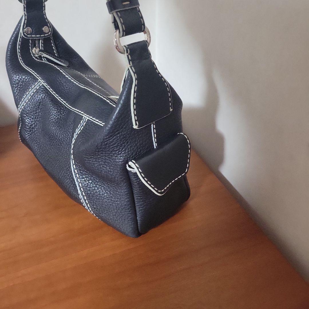 TOD'S 濃紺レザー ショルダーバッグ