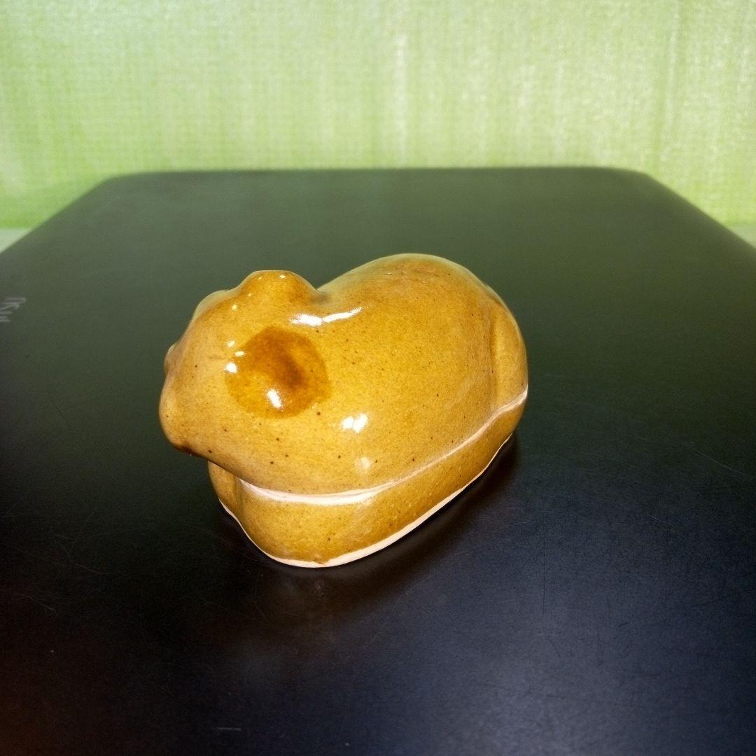 優しい表情で寝ている犬の香合　陶器製？　茶色　德？　徳？　干支香合　犬香合　レア