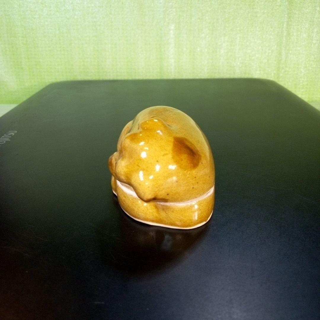 優しい表情で寝ている犬の香合　陶器製？　茶色　德？　徳？　干支香合　犬香合　レア