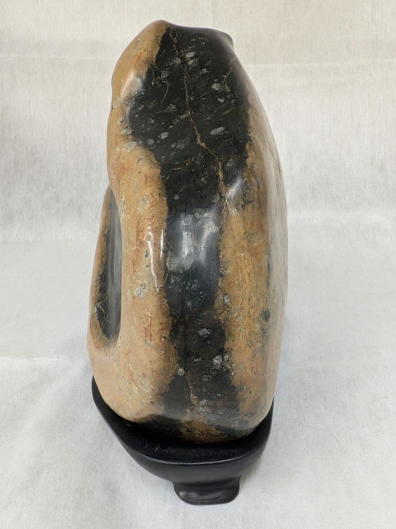 あ*ん様 【縁起物】白蛇石 鑑賞石 蛇石 天然石 台座付 パワーストーン 開運