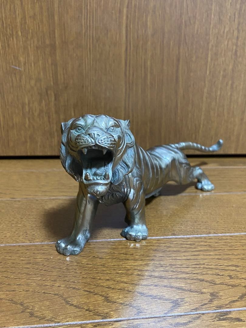 【骨董品】白銅製 村田宏作 虎 置物 飾り物 トラ 寅 とら 金属工芸 彫刻