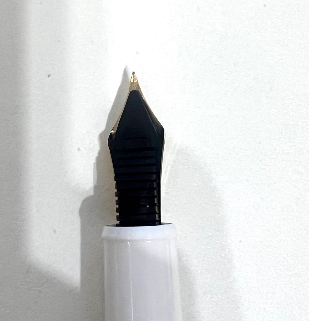 プラチナ　万年筆　3776センチュリー　UEF 超極細 シュノンソーホワイト