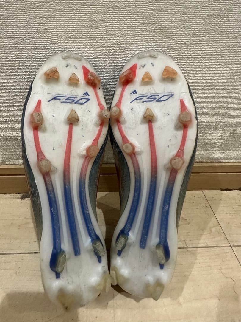 ブ*ン様 adidas F50 サッカーシューズ ホワイト/ブルー/レッドFG