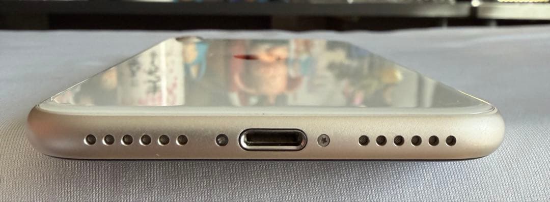 Phone SE（第3世代）64GB カメラレンズ割れ