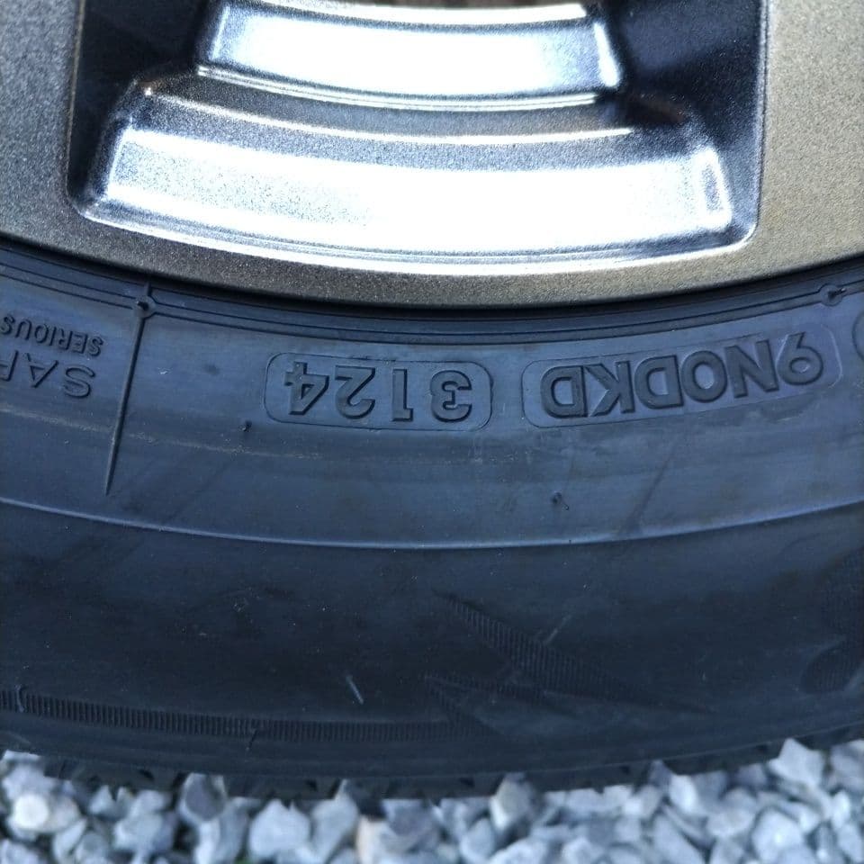 BLIZZAK 195/65R15 ,1月20日迄に買って頂け方5000円値下