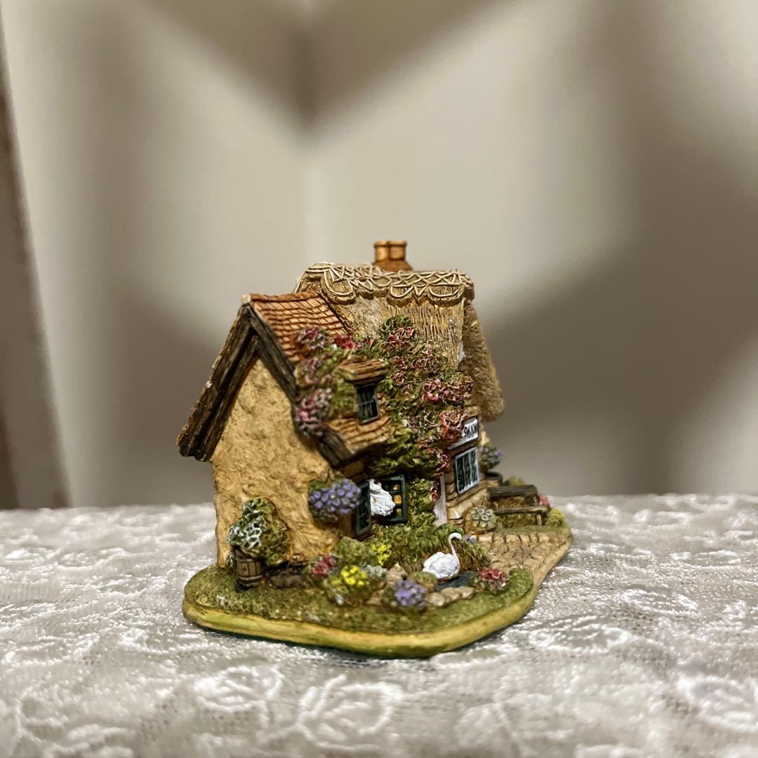 リリパットレーンTHE WHITE SWAN