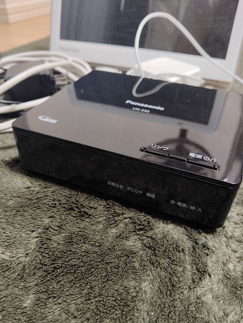 パナソニック10V型 ポータブルビエラ 防水 ホワイトUN-10CE9-W中古